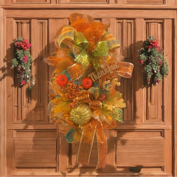 WREATH FALL HANDCRAFTED SWAG STYLE SPRUCE UP YOUR DOOR, ENTRYWAY 17” WIDE 33” H - Picture 4 of 9